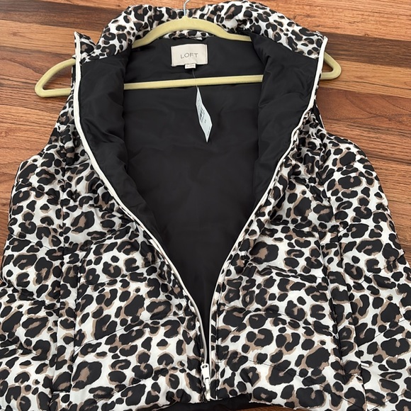 NWT LOFT LEOPARD PRINT PUFFY VEST - Picture 4 of 5